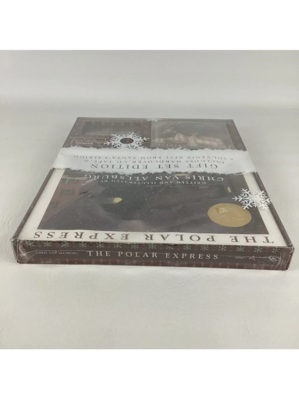 The Polar Express Gift Set Edition Hardcover Book CD Tape Souvenir Sleigh Bell - Picture 6 of 6